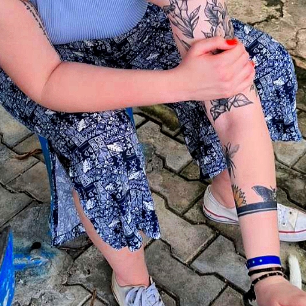 Patterned Flowy Capris - Picture 4 of 5